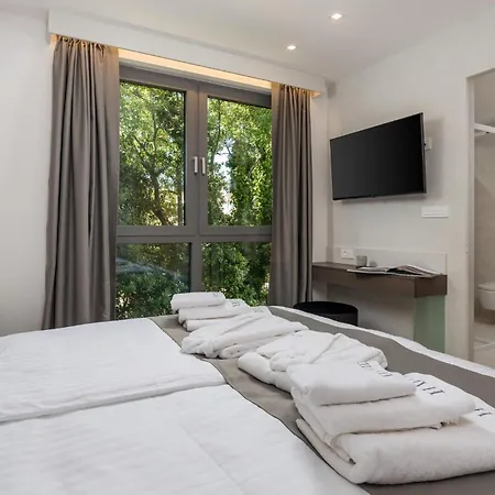 Apartament 3 Bedroom Awesome In Krk *