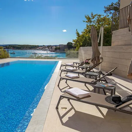 Apartament 3 Bedroom Awesome In Krk