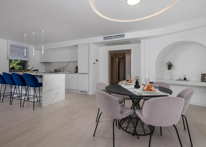 3 Bedroom Gorgeous In Krk Appartamento *