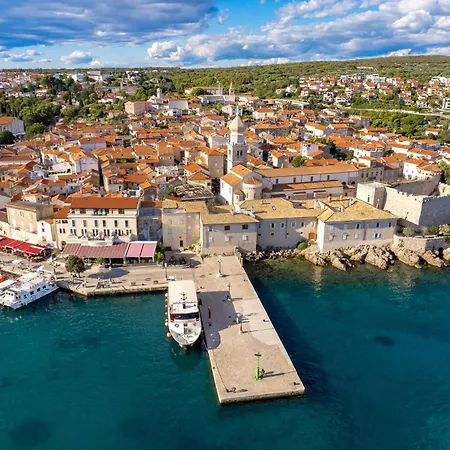 3 Bedroom Gorgeous In Krk Appartement