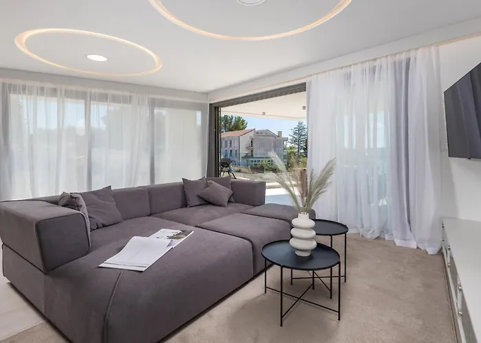 3 Bedroom Gorgeous In Krk Appartement *