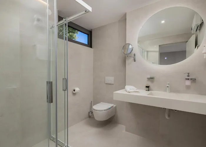 3 Bedroom Gorgeous In Krk Appartement *