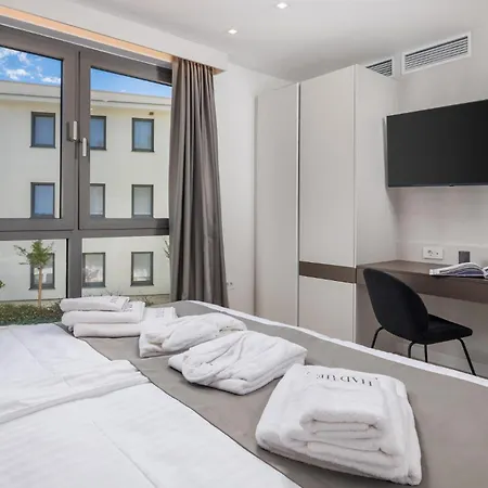 Apartman 3 Bedroom Awesome In Krk Krk Town